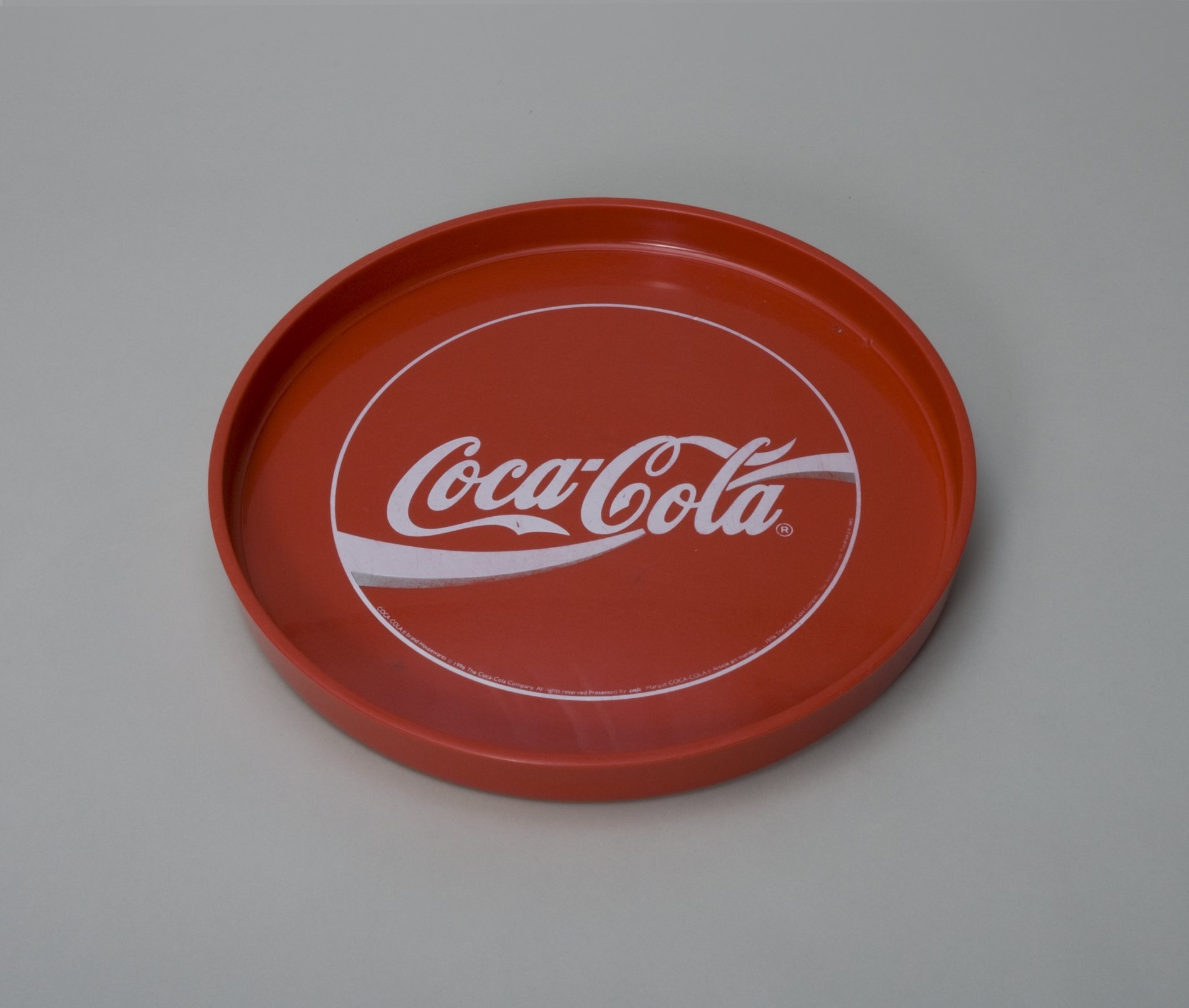Tablett "Coca-Cola" (Stiftung Domäne Dahlem - Landgut und Museum, Weiternutzung nur mit Genehmigung des Museums CC BY-NC-SA)