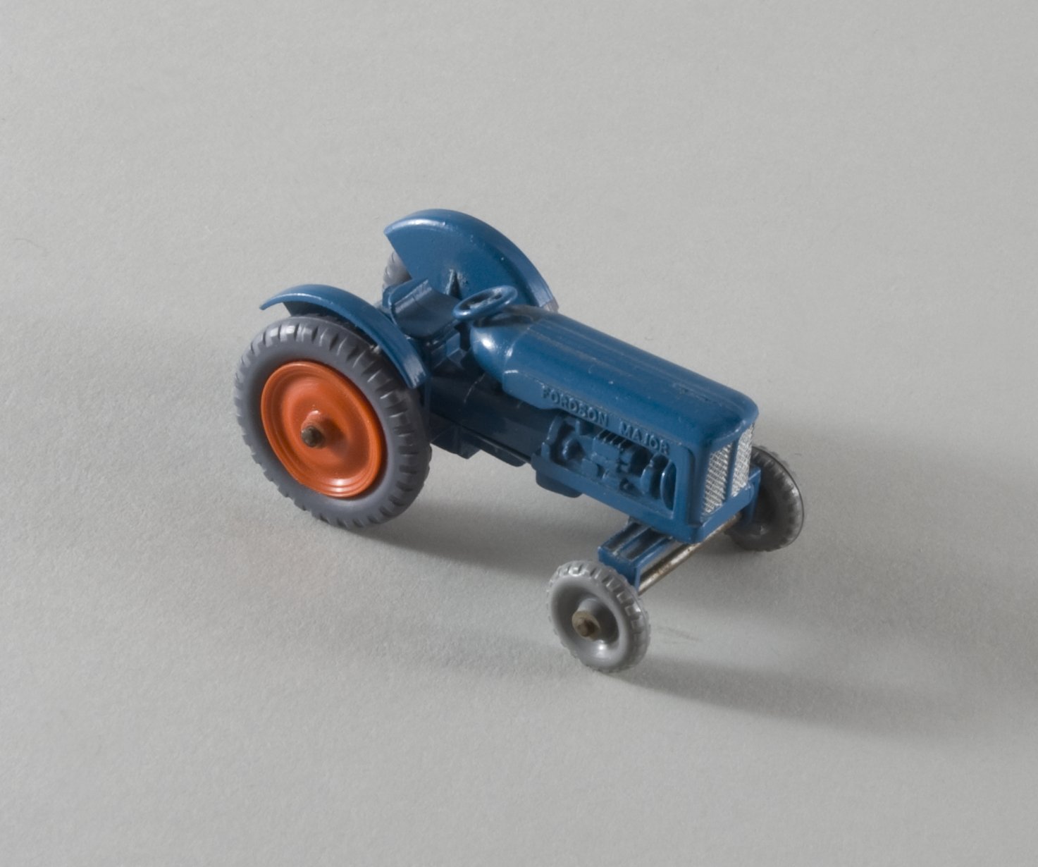 Spielzeugmodell: Traktor "Fordson Major" (Stiftung Domäne Dahlem - Landgut und Museum, Weiternutzung nur mit Genehmigung des Museums CC BY-NC-SA)