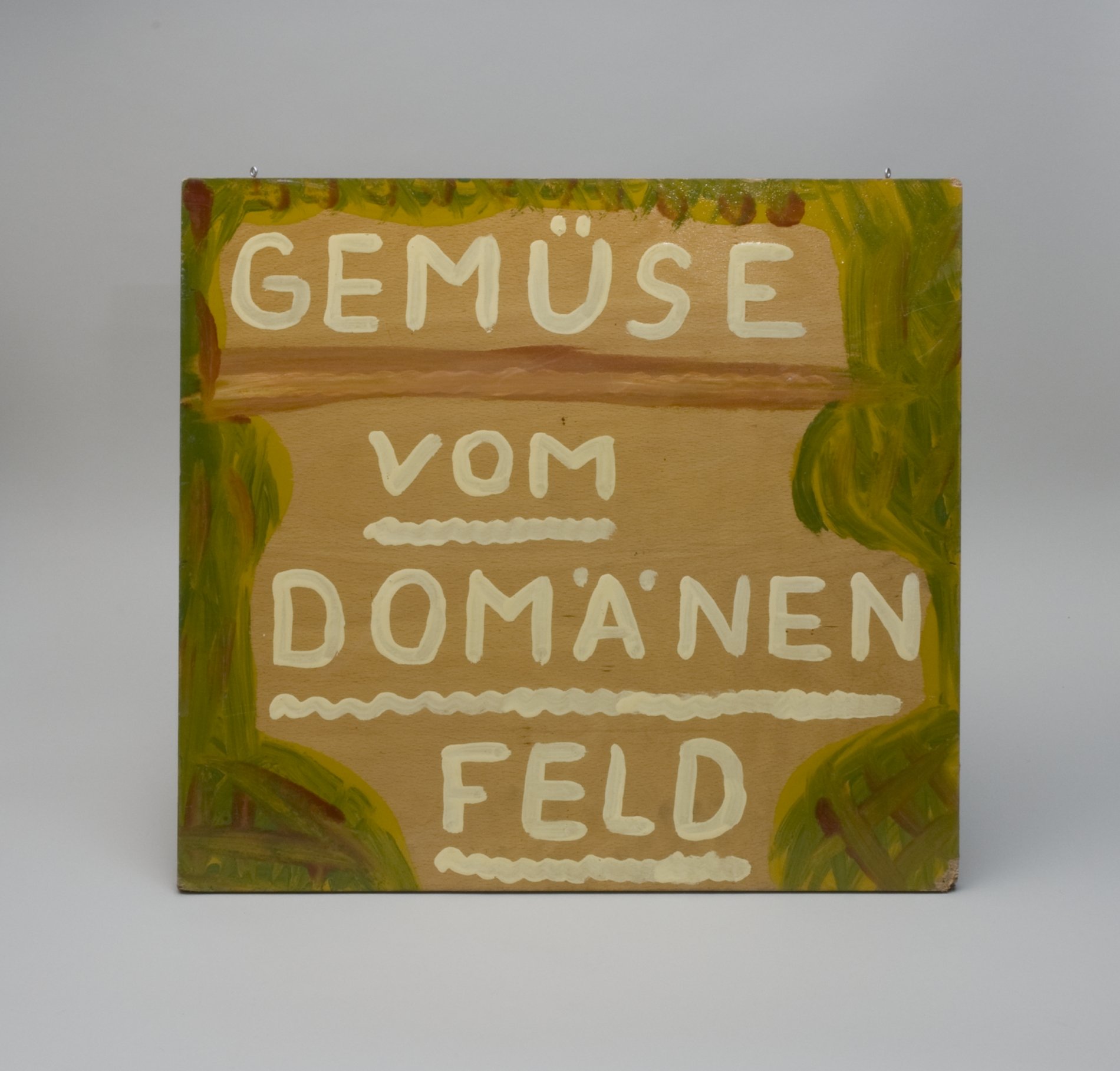 Schrifttafel "Gemüse vom Domänenfeld" (Stiftung Domäne Dahlem - Landgut und Museum, Weiternutzung nur mit Genehmigung des Museums CC BY-NC-SA)