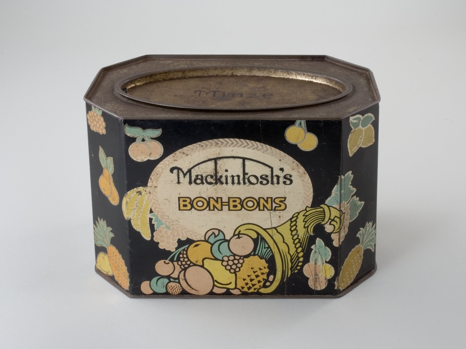 Bonbondose der Firma "Mackintosh's" (Stiftung Domäne Dahlem - Landgut und Museum, Weiternutzung nur mit Genehmigung des Museums CC BY-NC-SA)