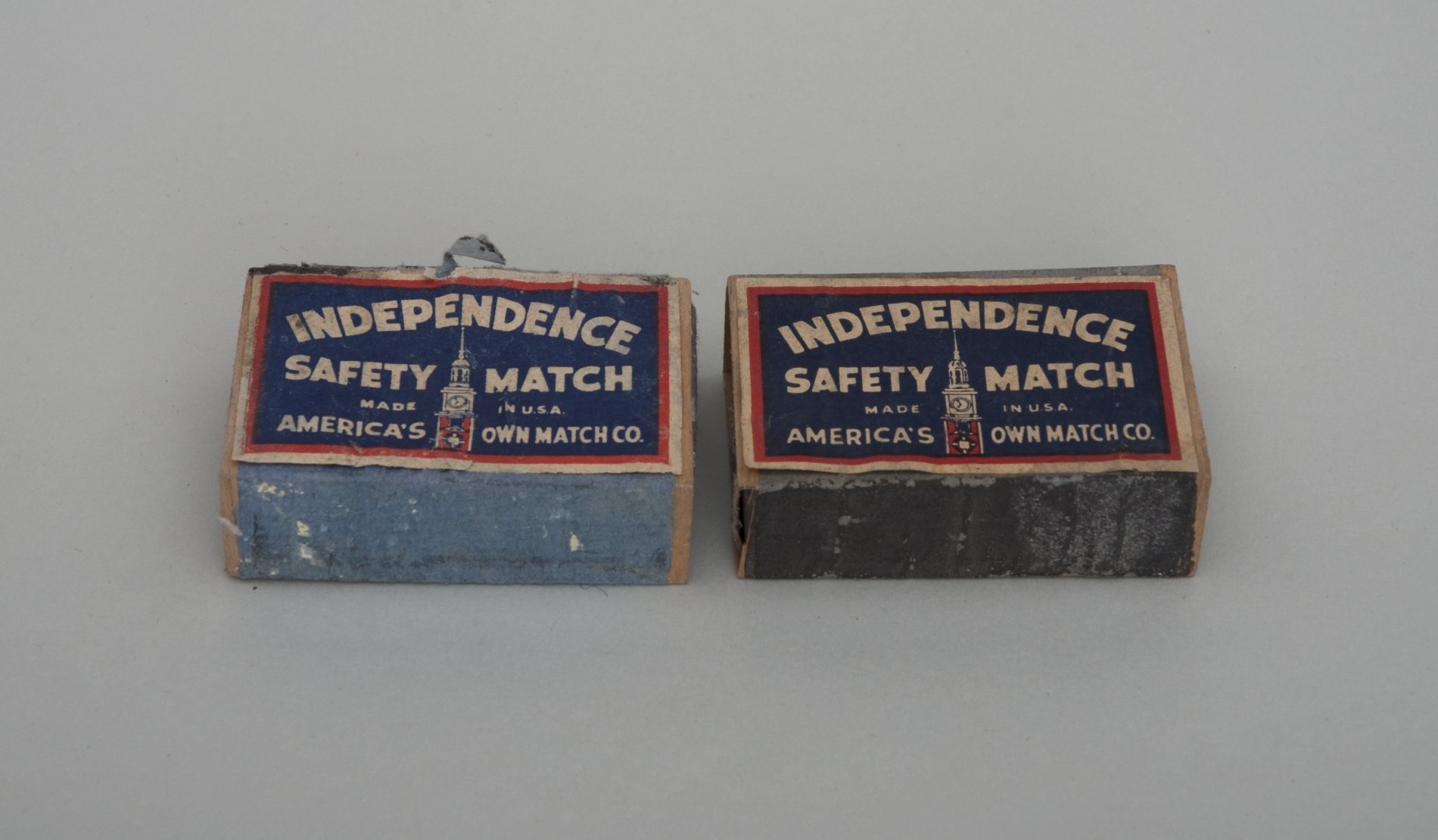 Zwei Schachteln Zündhölzer "Independence Safety Match" (Stiftung Domäne Dahlem - Landgut und Museum, Weiternutzung nur mit Genehmigung des Museums CC BY-NC-SA)