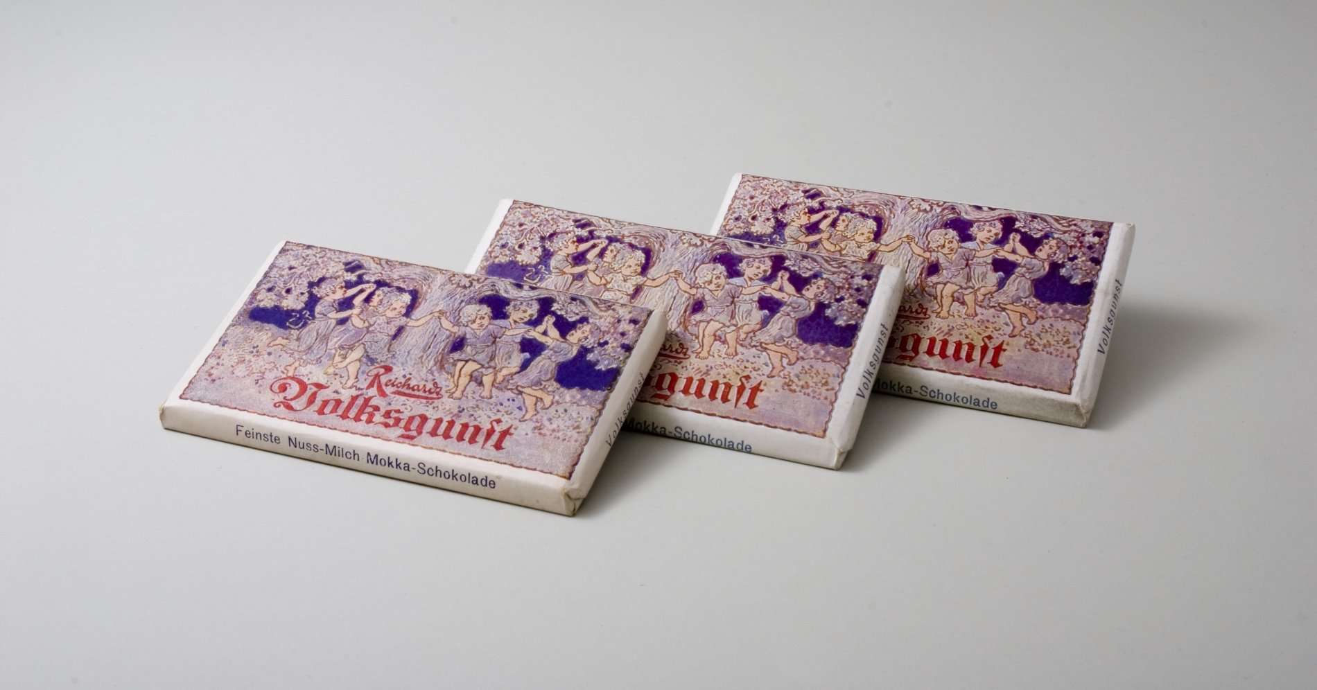 Drei Schaupackungen "Reichardt Volksgunst Schokolade" (Stiftung Domäne Dahlem - Landgut und Museum, Weiternutzung nur mit Genehmigung des Museums CC BY-NC-SA)