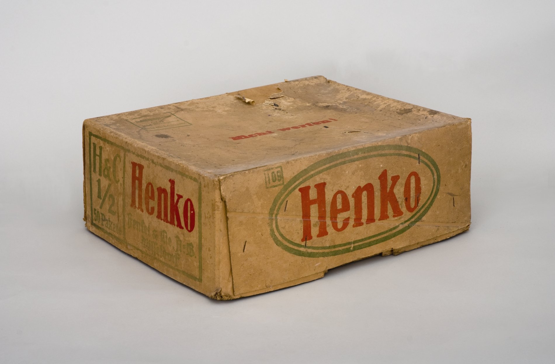 Karton für das Reinigungsmittel "Henko" (Stiftung Domäne Dahlem - Landgut und Museum, Weiternutzung nur mit Genehmigung des Museums CC BY-NC-SA)