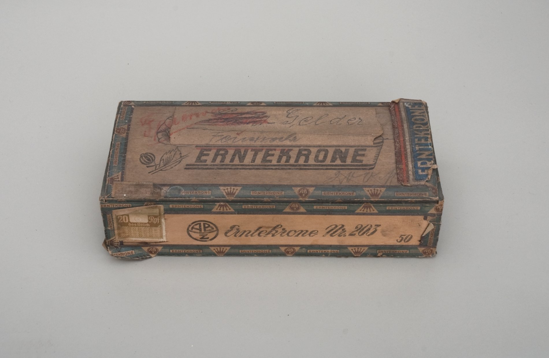Zigarren-Kiste "Erntekrone Nr. 203" (Stiftung Domäne Dahlem - Landgut und Museum, Weiternutzung nur mit Genehmigung des Museums CC BY-NC-SA)