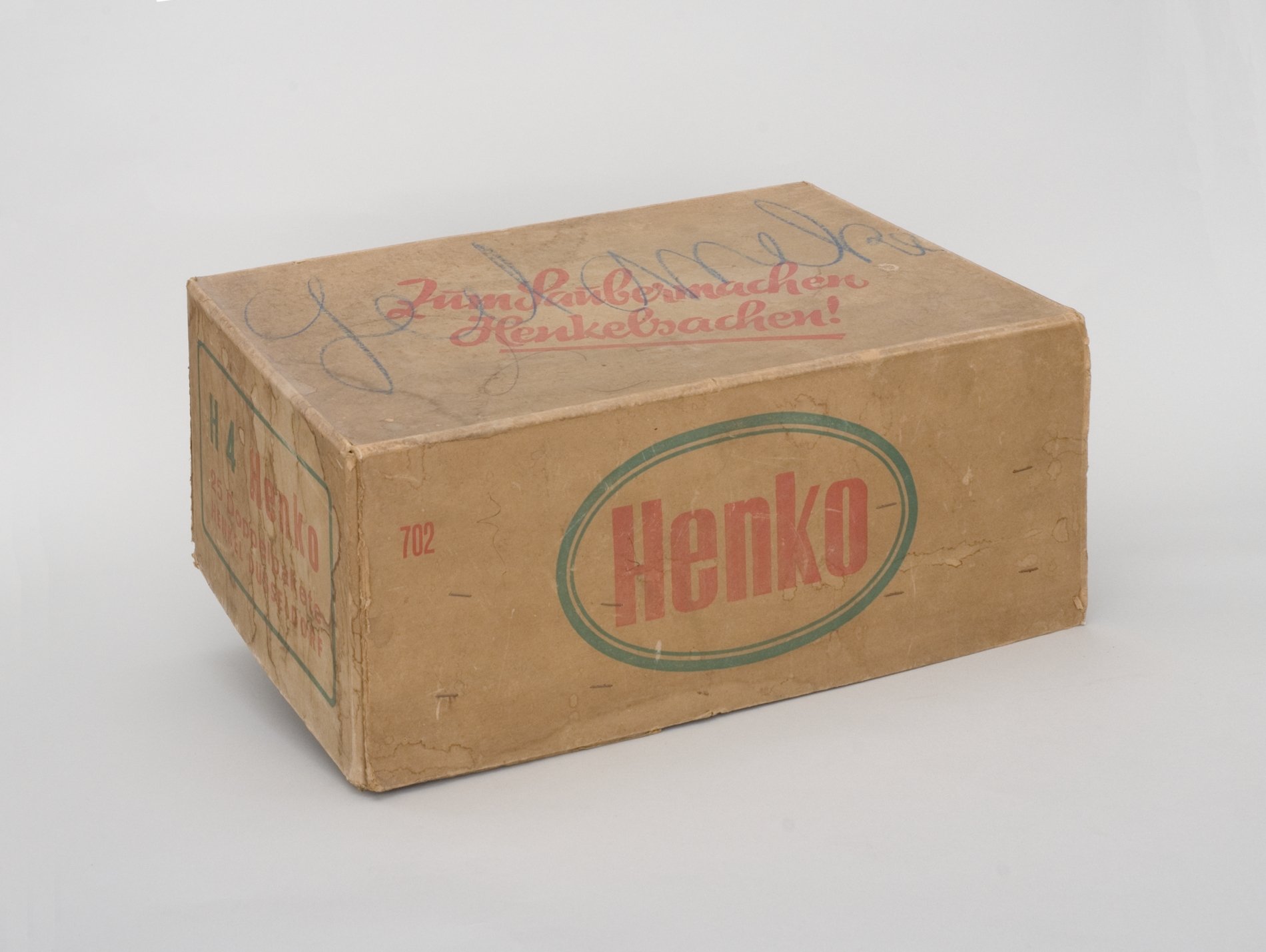 Karton für das Reinigungsmittel "Henko" (Stiftung Domäne Dahlem - Landgut und Museum, Weiternutzung nur mit Genehmigung des Museums CC BY-NC-SA)