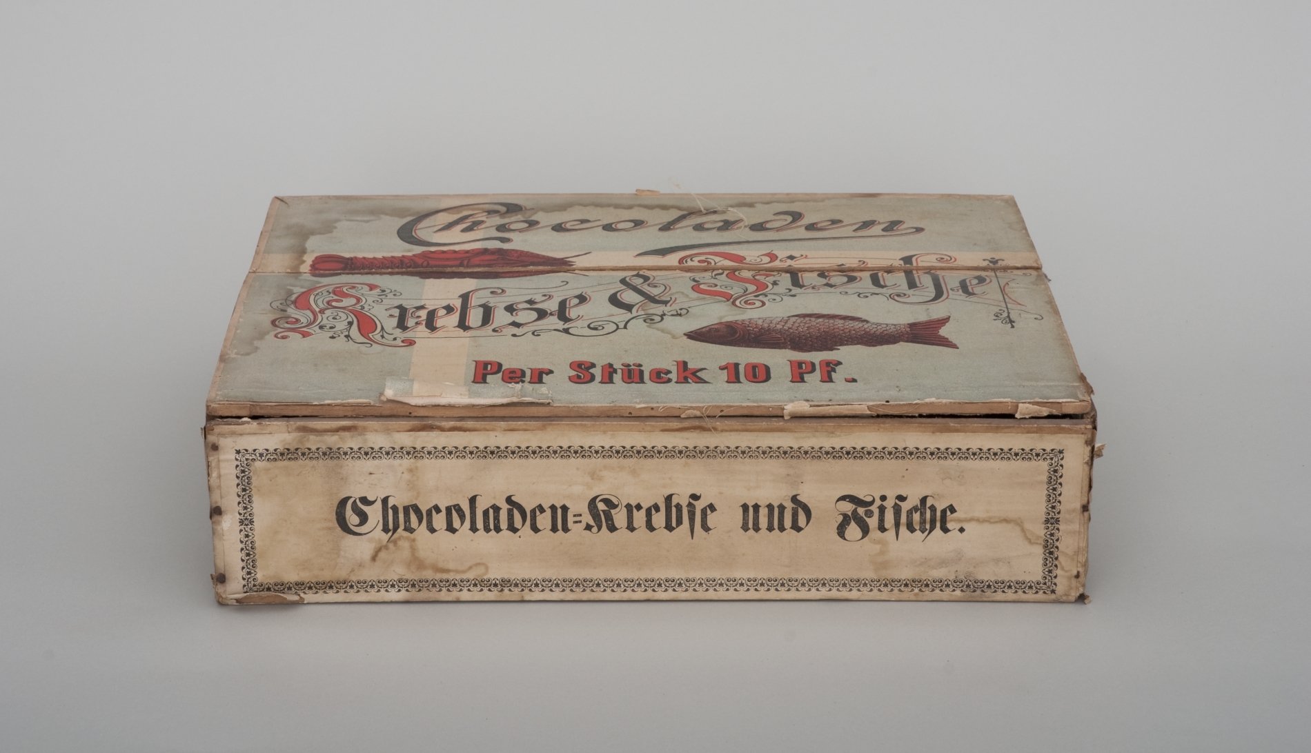 Kiste für "Chocoladen Krebse & Fische" (Stiftung Domäne Dahlem - Landgut und Museum, Weiternutzung nur mit Genehmigung des Museums CC BY-NC-SA)