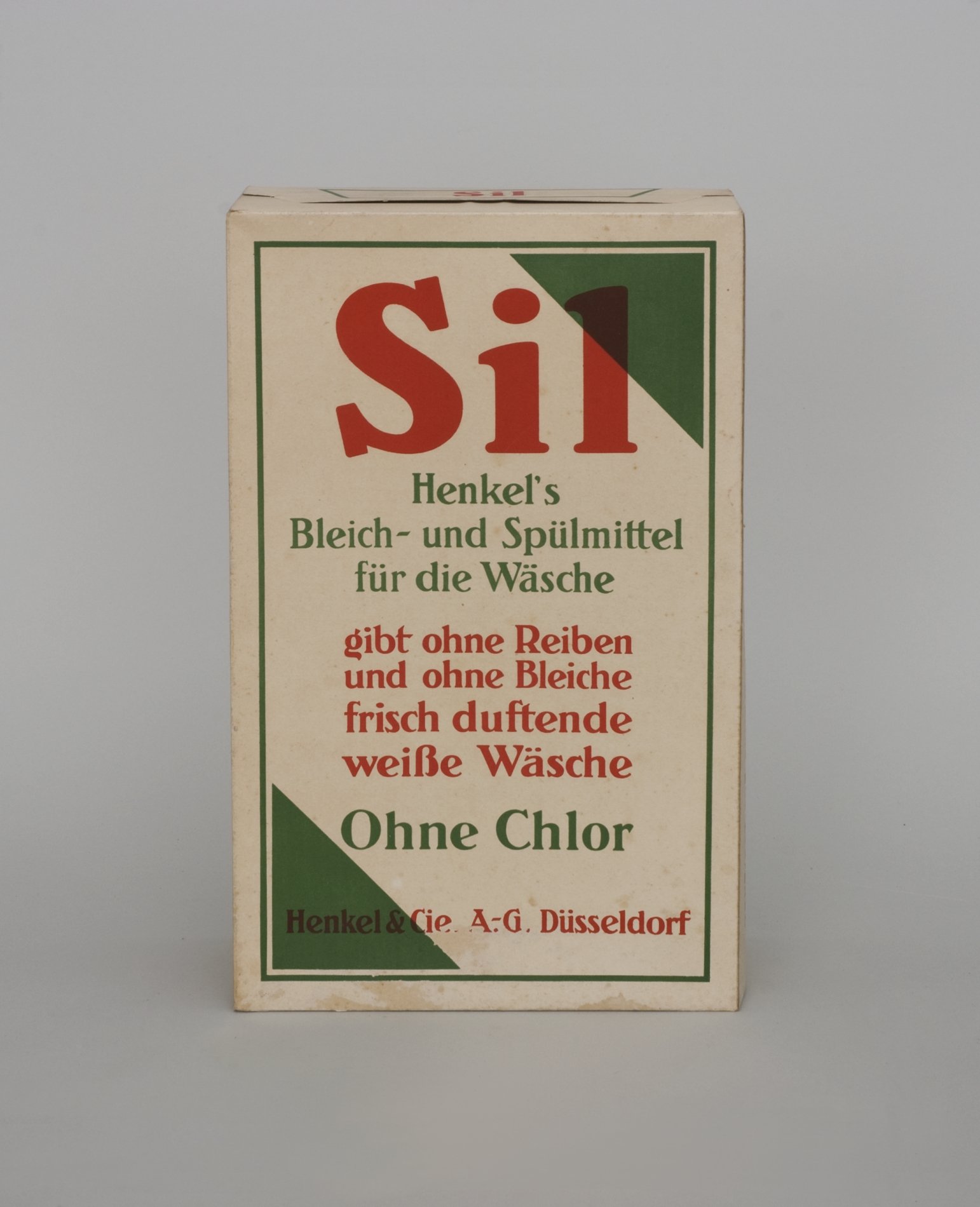 Zwei Schaupackungen "Sil" (Stiftung Domäne Dahlem - Landgut und Museum, Weiternutzung nur mit Genehmigung des Museums CC BY-NC-SA)
