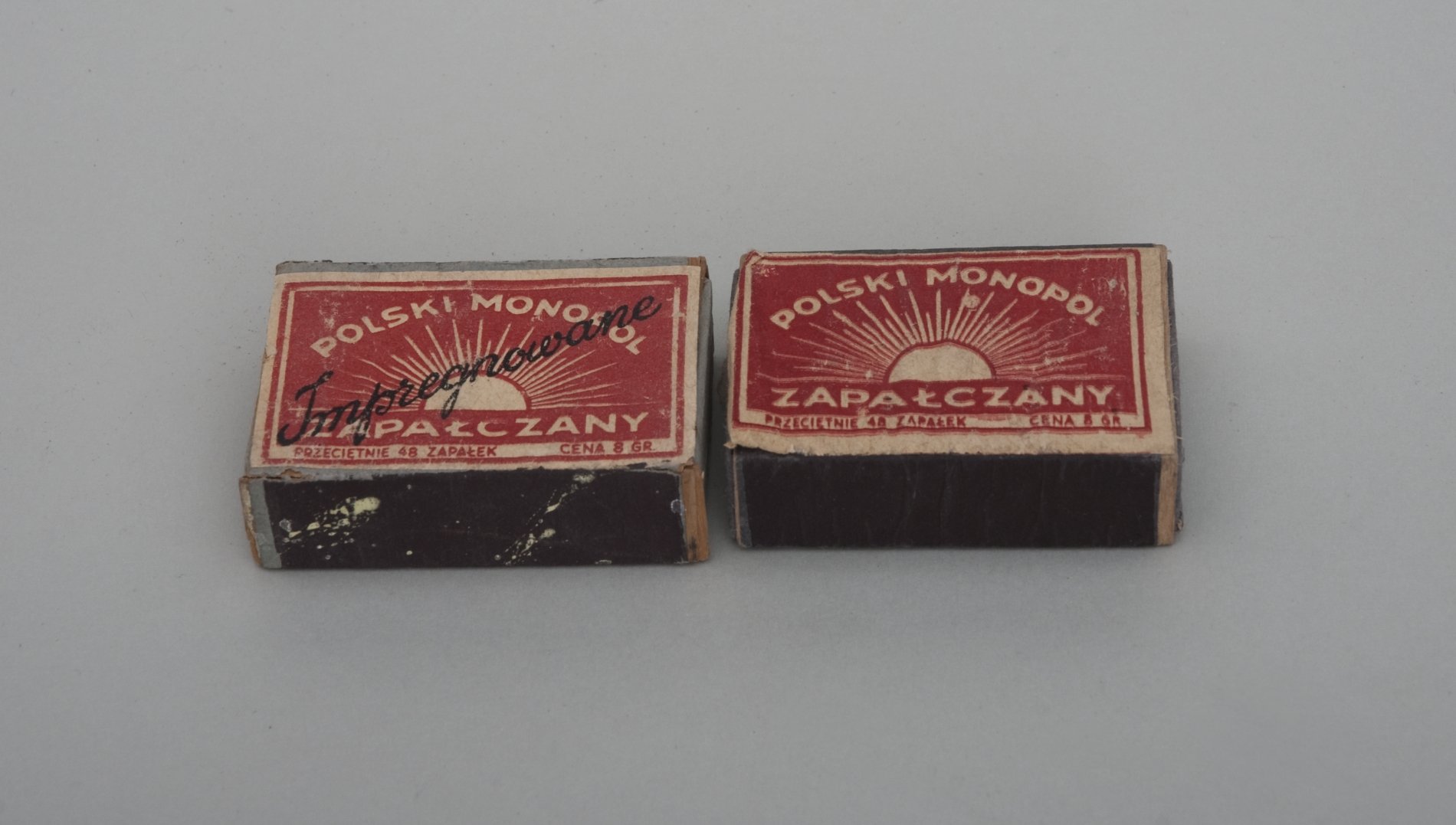 Zwei Schachteln Zündhölzer Polski Monopol ZAPALCZANY (Stiftung Domäne Dahlem - Landgut und Museum, Weiternutzung nur mit Genehmigung des Museums CC BY-NC-SA)
