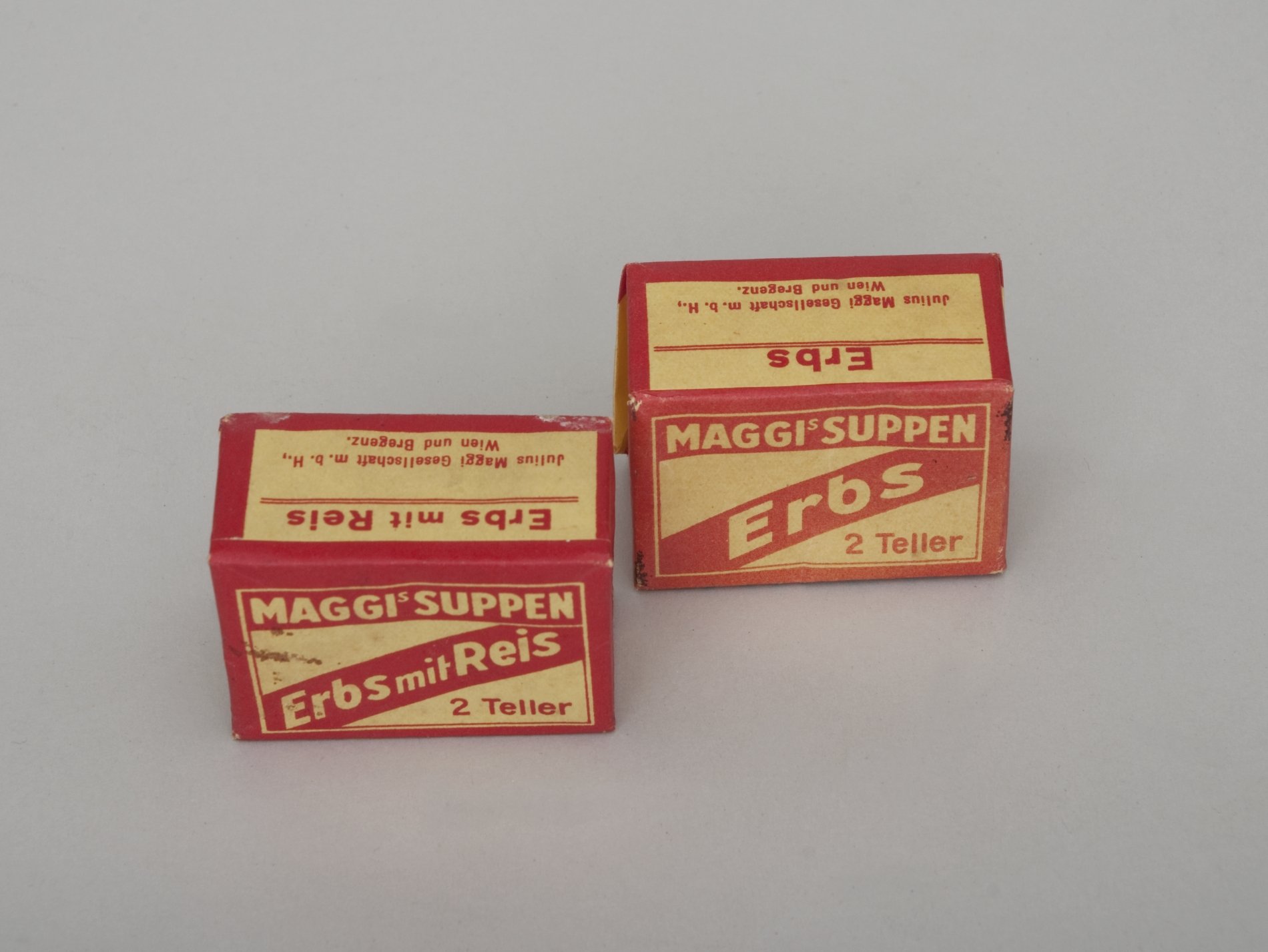 Zwei Packungen "Maggi's Suppen" (Stiftung Domäne Dahlem - Landgut und Museum, Weiternutzung nur mit Genehmigung des Museums CC BY-NC-SA)