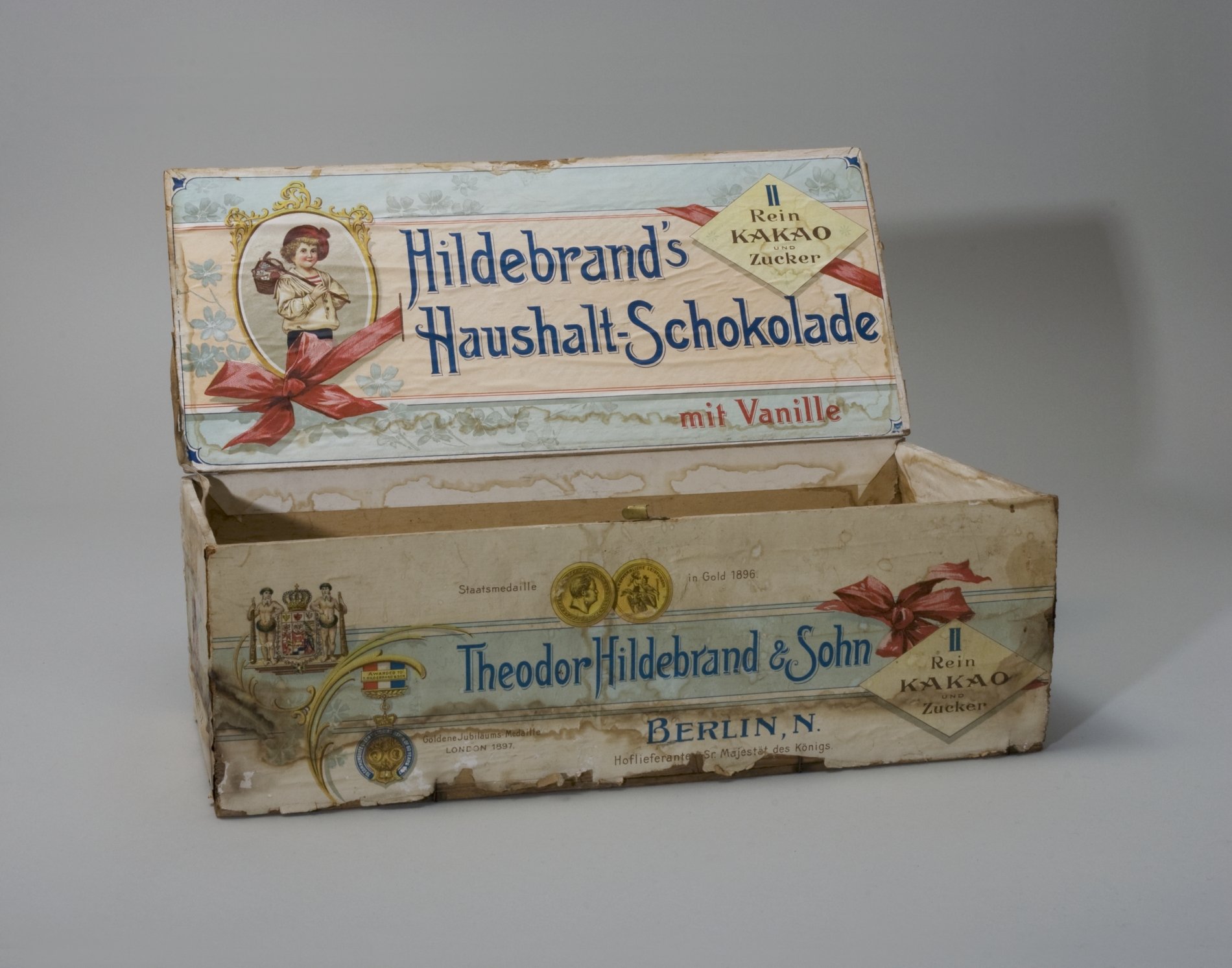 Holzkiste "Hildebrand's Haushalt-Schokolade" (Stiftung Domäne Dahlem - Landgut und Museum, Weiternutzung nur mit Genehmigung des Museums CC BY-NC-SA)