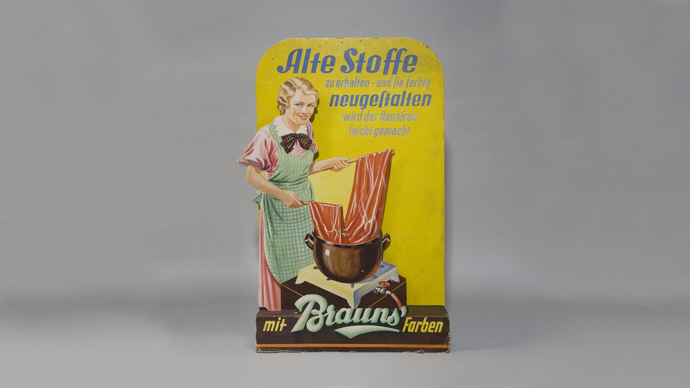 Reklameschild "Alte Stoffe neu gestalten mit Brauns’ Farben" (Stiftung Domäne Dahlem - Landgut und Museum CC BY-NC-SA)