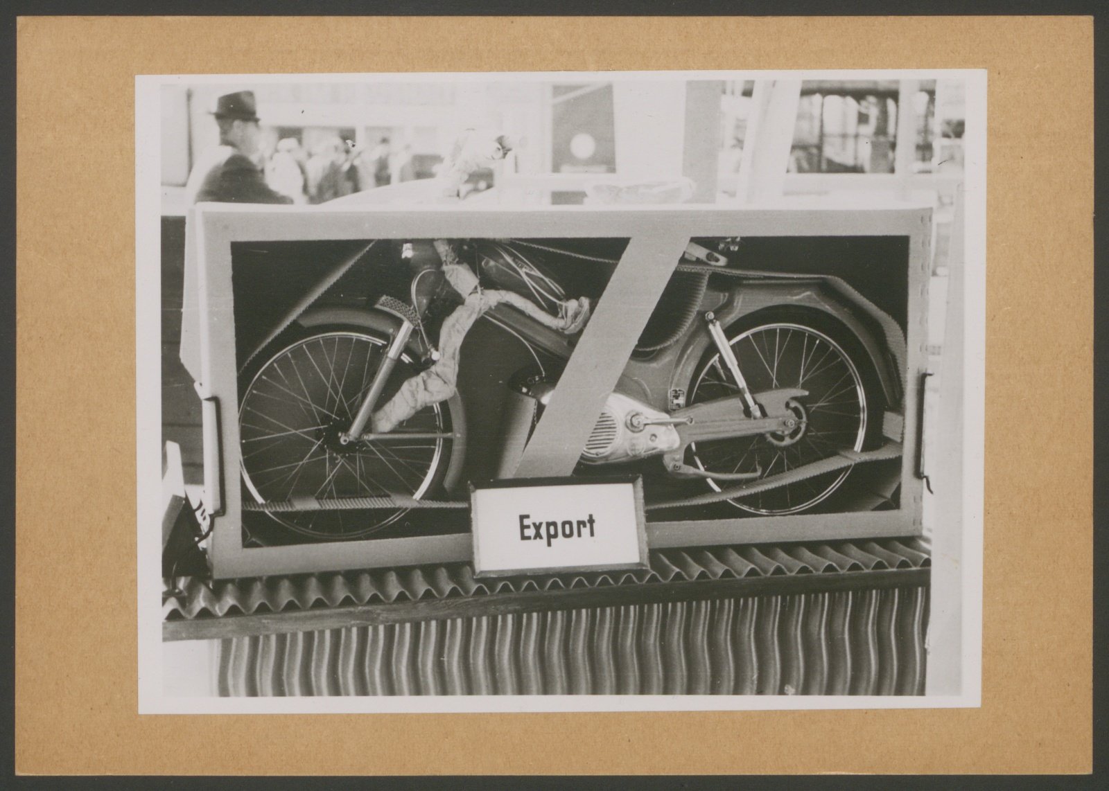 Fotografie: Exportverpackung für Zündapp Comb. I Falconette (Stiftung Deutsches Technikmuseum Berlin CC0)