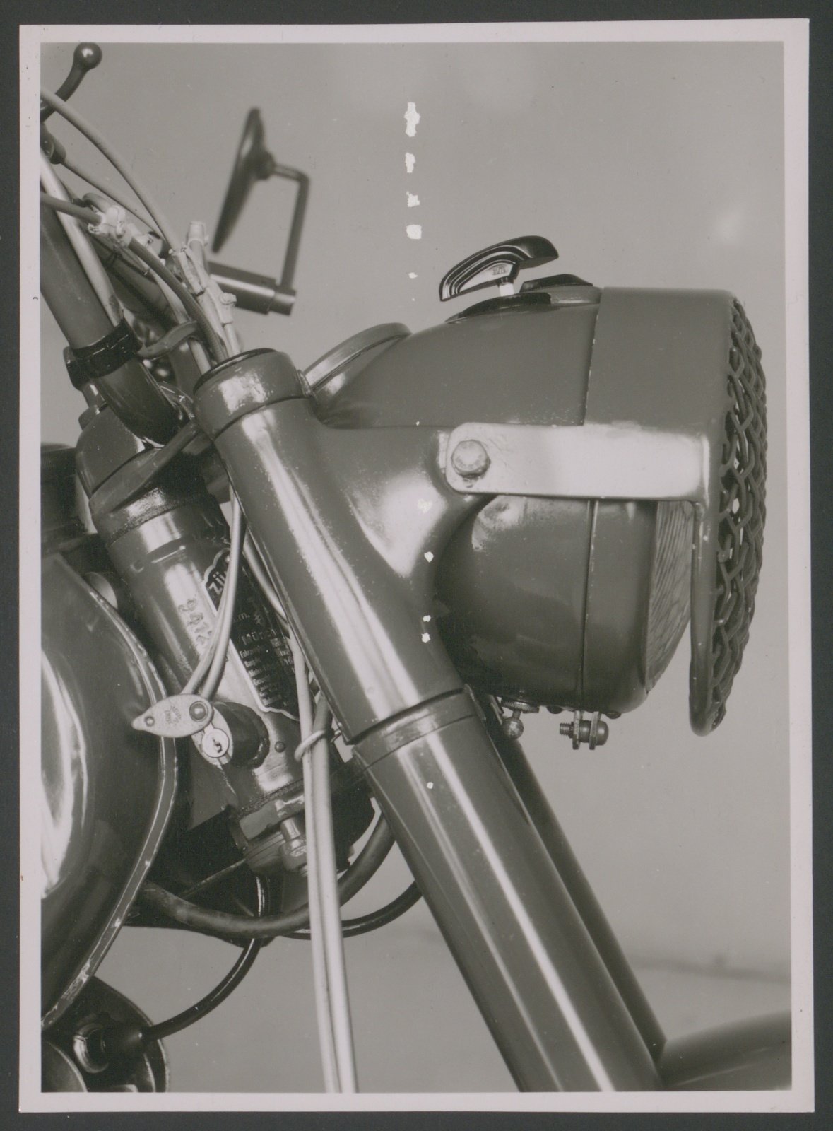 Fotografie: Nahaufnahme von Lichtanlage eines Motorrads (Stiftung Deutsches Technikmuseum Berlin CC0)