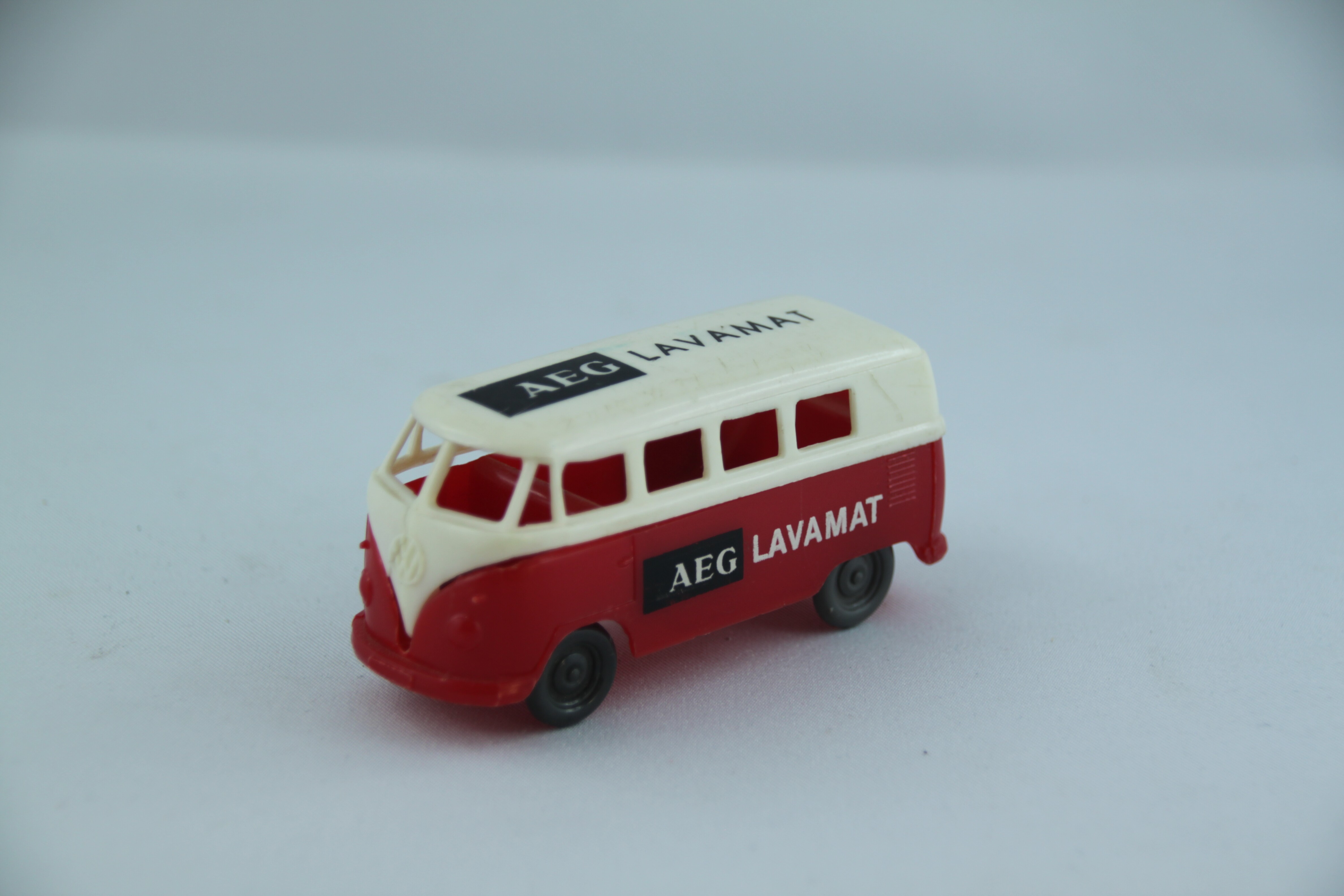 VW Bus AEG (Historisches Spielzeug Berlin e.V. CC BY-NC-SA)
