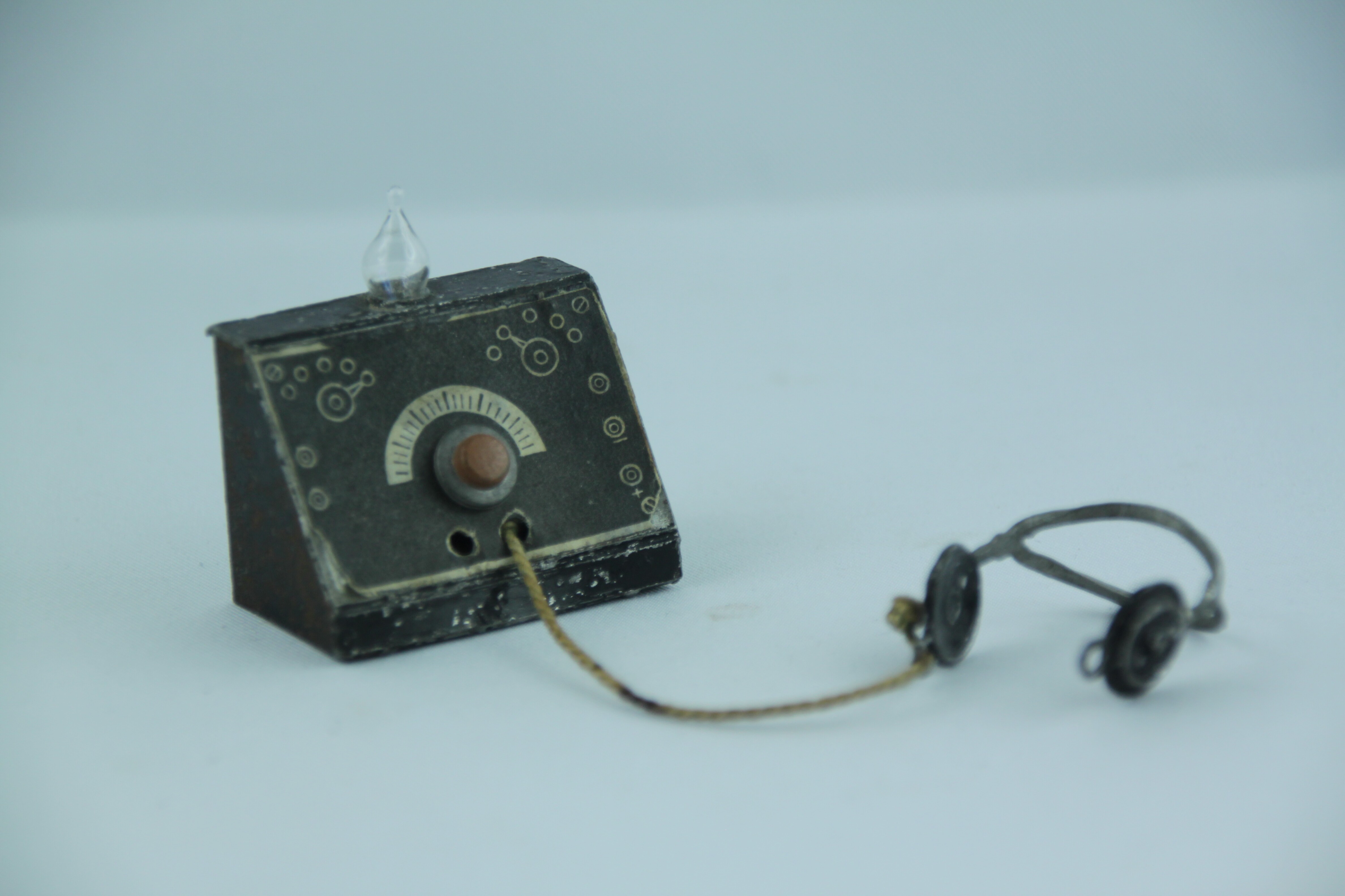 Telefon (Historisches Spielzeug Berlin e.V CC BY-NC-SA)