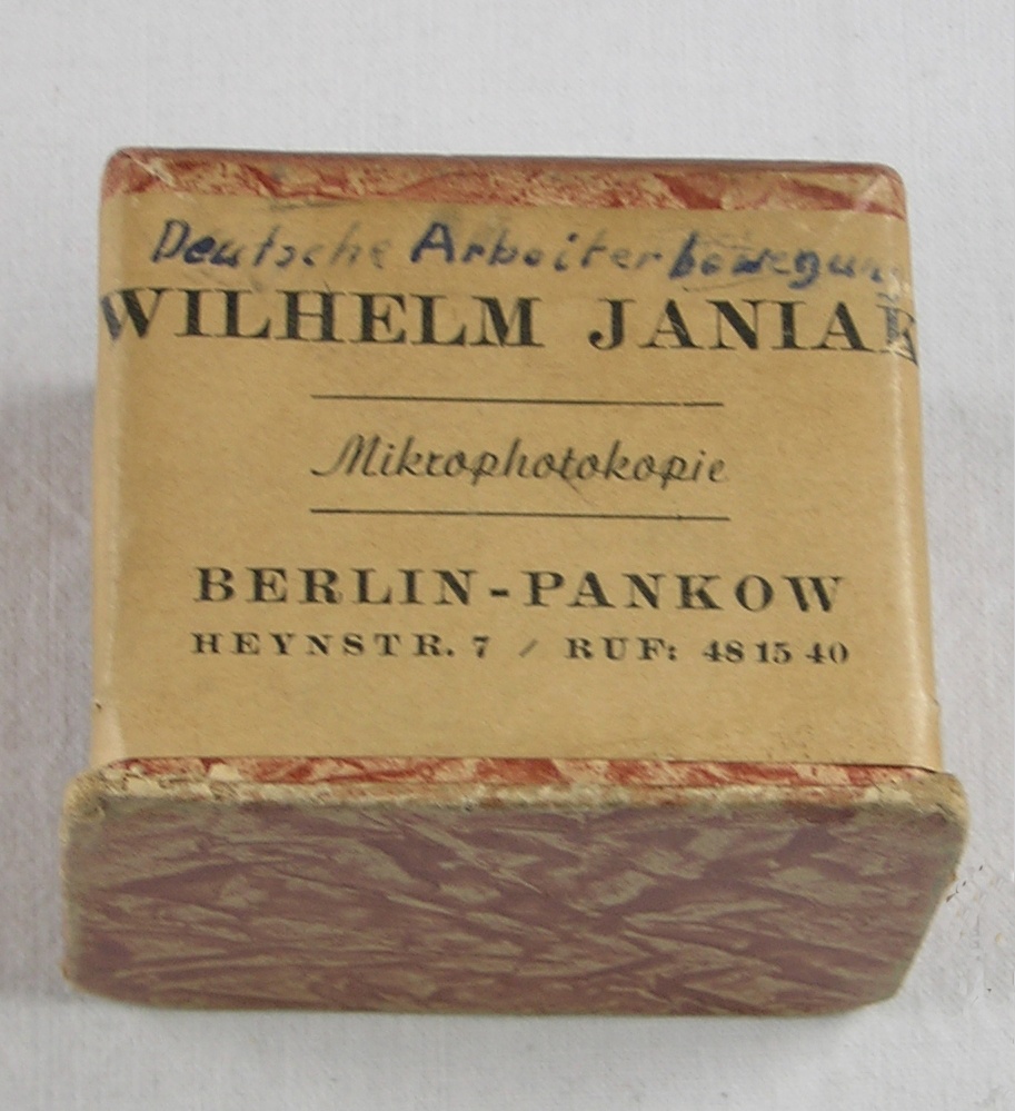 Kästchen der Firma Wilhelm Janiak Mikrophotokopie (Museum Pankow CC BY-NC-SA)