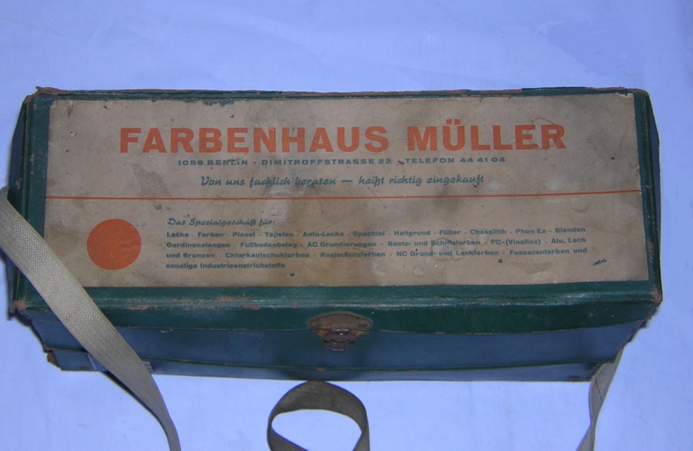 Tragekiste Farbenhaus Müller (Museum Pankow CC BY-NC-SA)