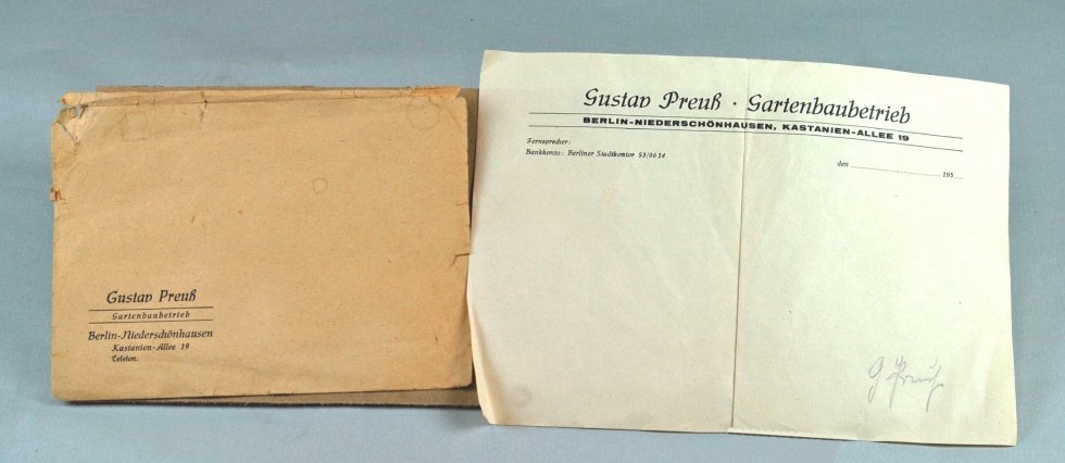 Briefumschlag und Notizzettel der Gärtnerei Preuß (Museum Pankow CC BY-NC-SA)