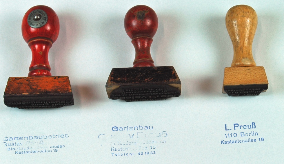 Drei Stempel der Gärtnerei Preuß (Museum Pankow CC BY-NC-SA)