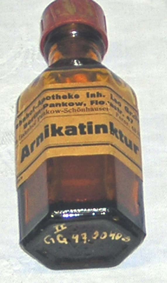 Flasche &quot;Arnikatinktur&quot; (Museum Pankow CC BY-NC-SA)