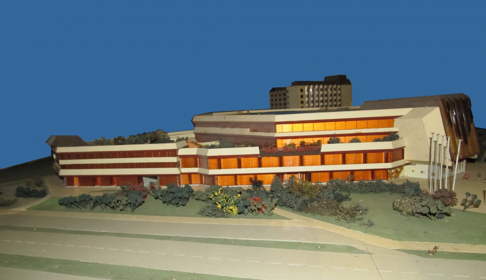 Modell eines geplanten Jugendpalastes &quot;Artur Becker&quot; 1980er Jahre (Museum Pankow CC BY-NC-SA)