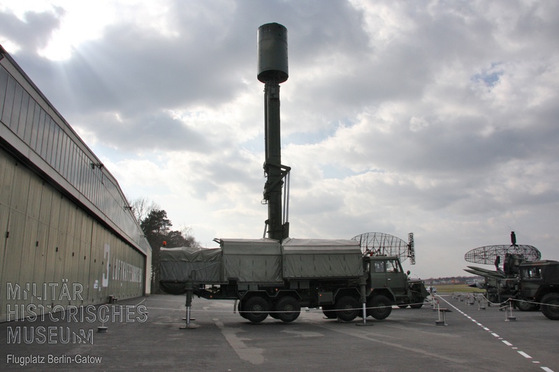 Antennenmastfahrzeug HAB des Radar-Aufklärungssystems KRTP-86 TAMARA, mobile Version, Außenposten rechts (Militärhistorisches Museum der Bundeswehr - Flugplatz Berlin-Gatow CC BY-NC-SA)