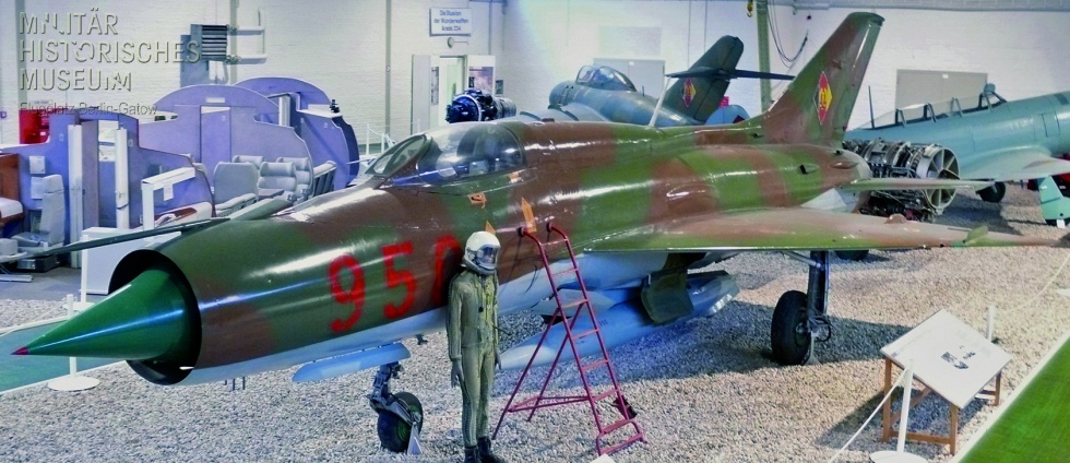 Jagdflugzeug MiG-21 PFM (Flugzeugkennung der Nationalen Volksarmee der DDR: 950) (Militärhistorisches Museum der Bundeswehr - Flugplatz Berlin-Gatow CC BY-NC-SA)