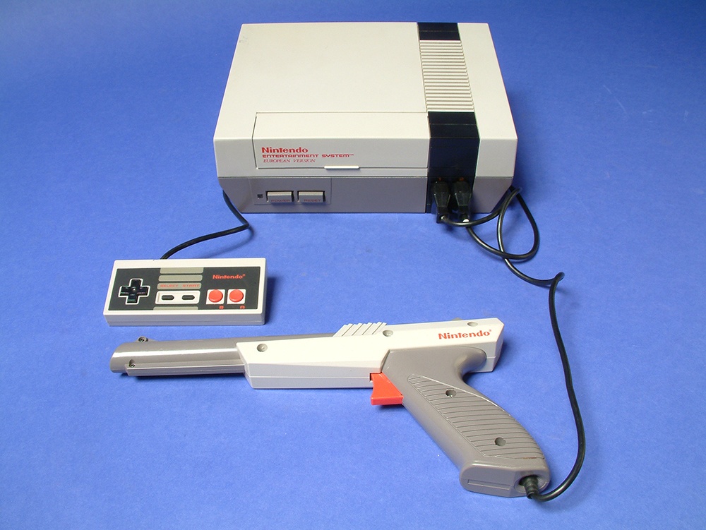 Nintendo Famicon / NES (Computerspielemuseum Berlin CC BY-SA)