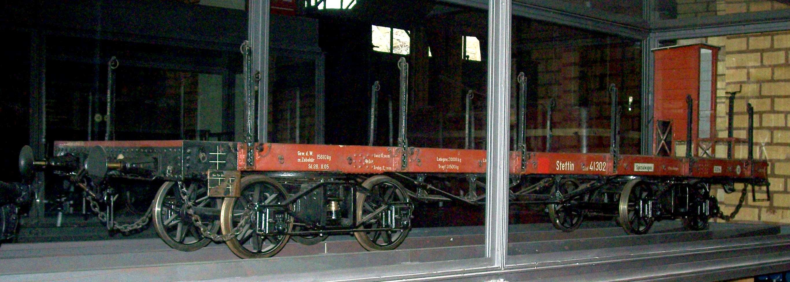Vierachsiger Schienenwagen, Plattformwagen "Stettin 41302", Modell 1:5 (Stiftung Deutsches Technikmuseum Berlin CC0)