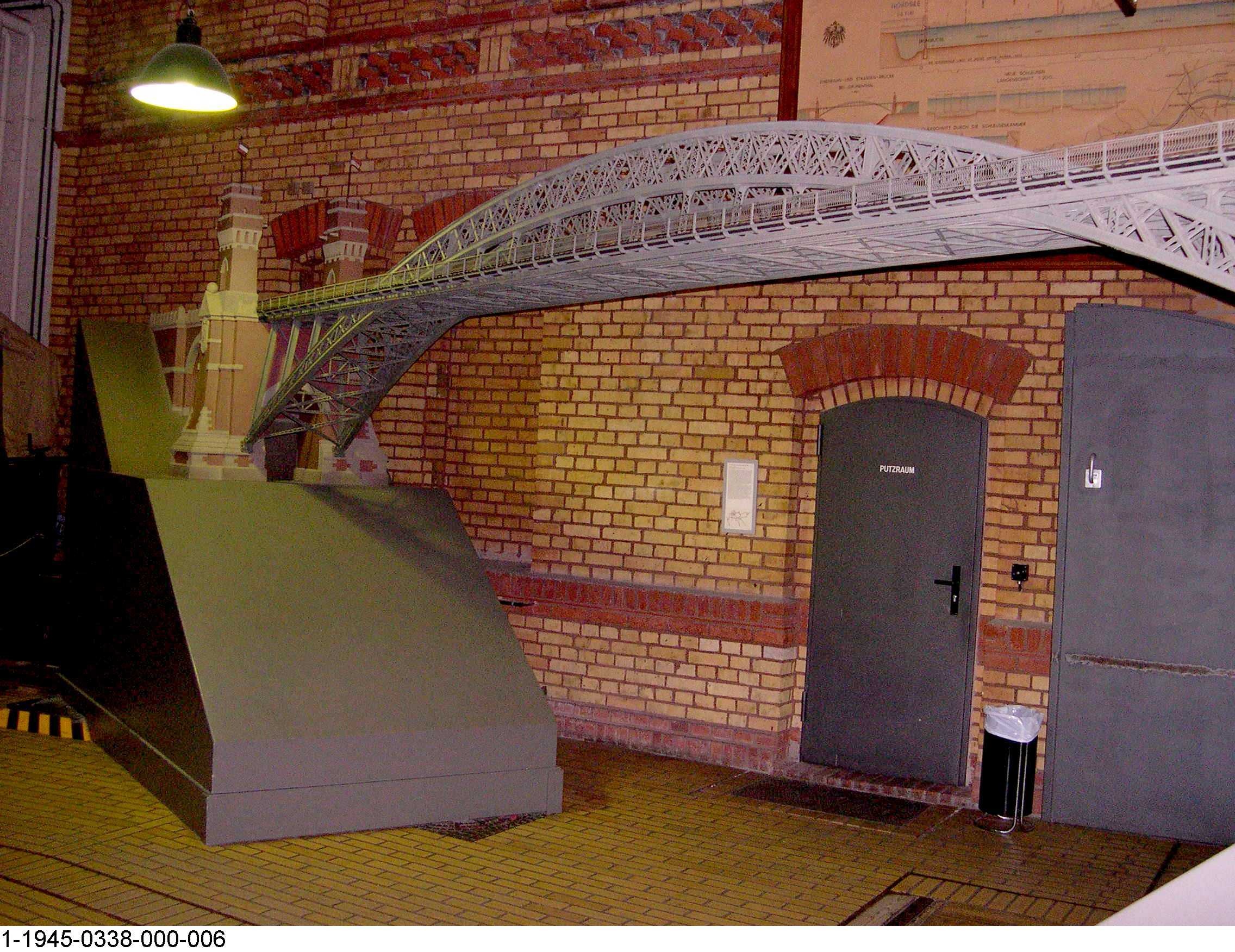 Eisenbahnhochbrücke über den Nord-Ostsee-Kanal bei Grünental, Modell 1:25 (Stiftung Deutsches Technikmuseum Berlin CC0)