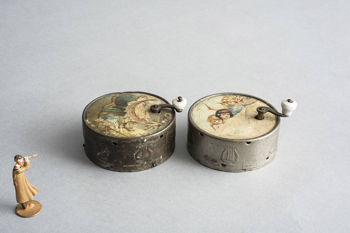 Zwei Spieldosen (Historisches Spielzeug Berlin e.V CC BY-NC-SA)
