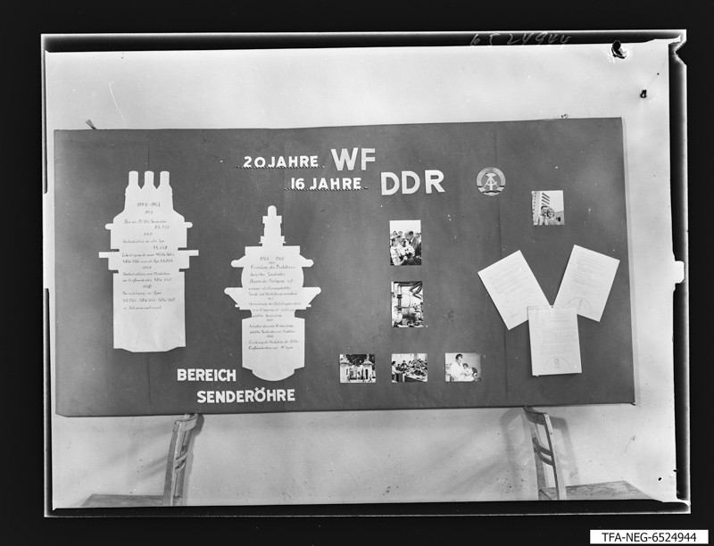 20 Jahre WF Schaukasten Senderöhre, Foto September 1965 (www.industriesalon.de CC BY-SA)