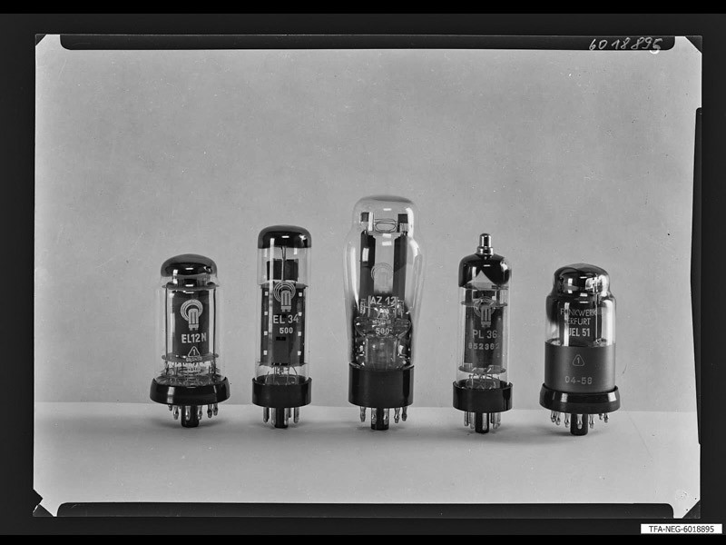 5 Miniaturröhren aus DDR-Produktion 2 (www.industriesalon.de CC BY-SA)