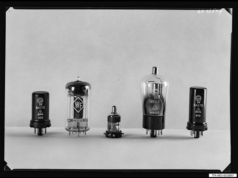 5 Miniaturröhren aus DDR-Produktion 3 (www.industriesalon.de CC BY-SA)