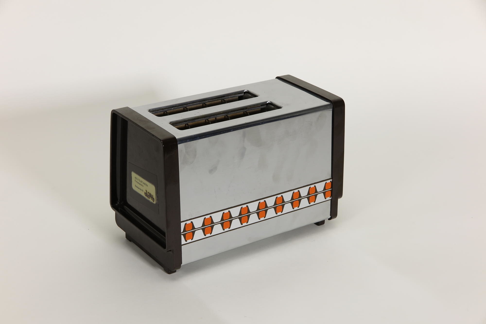 Automatischer Toaster Typ E WK 0003 Modell AT 203 'automatic toaster' (Stiftung Deutsches Technikmuseum Berlin CC0)