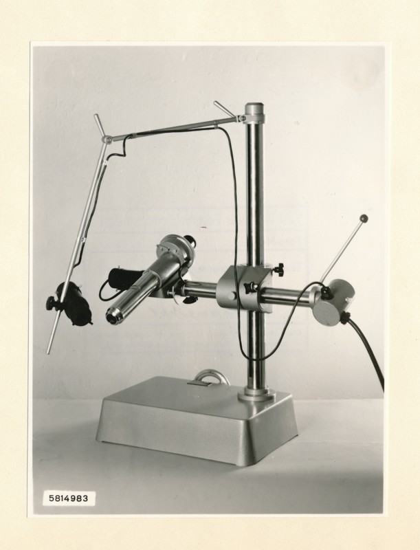 Bewegungskamera, Stativ von hinten, Foto April 1958 (www.industriesalon.de CC BY-SA)