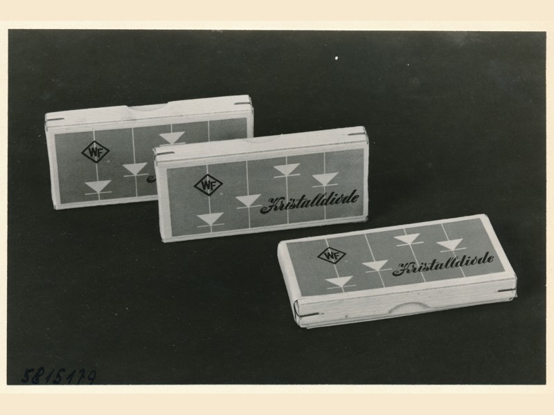 Drei WF Kristalldioden Schachteln, Bild 3, Foto 2. Juli 1958 (www.industriesalon.de CC BY-SA)