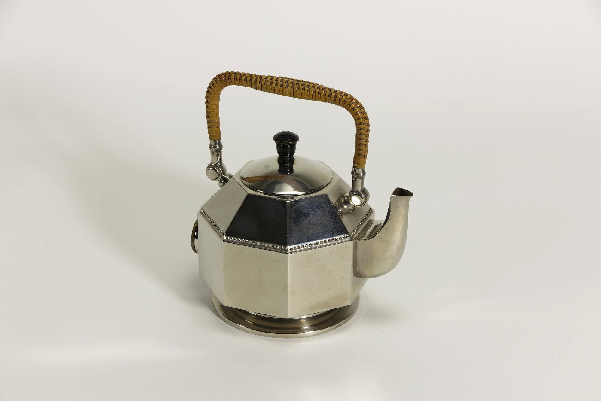 Elektrischer Tee- und Wasserkessel AEG/Bing-Werke (Stiftung Deutsches Technikmuseum Berlin CC0)