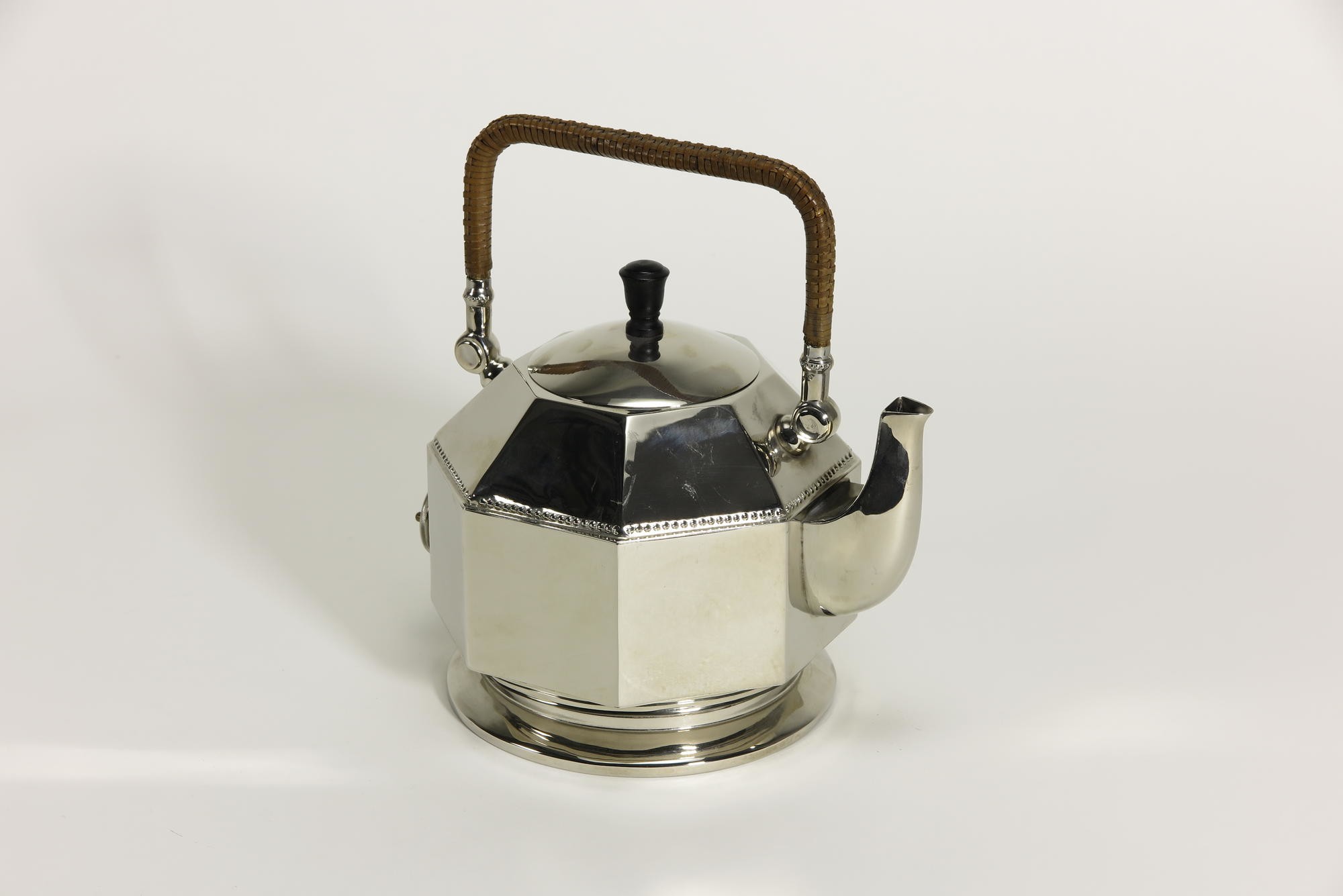 Elektrischer Tee- und Wasserkessel AEG/Bing-Werke (Stiftung Deutsches Technikmuseum Berlin CC0)