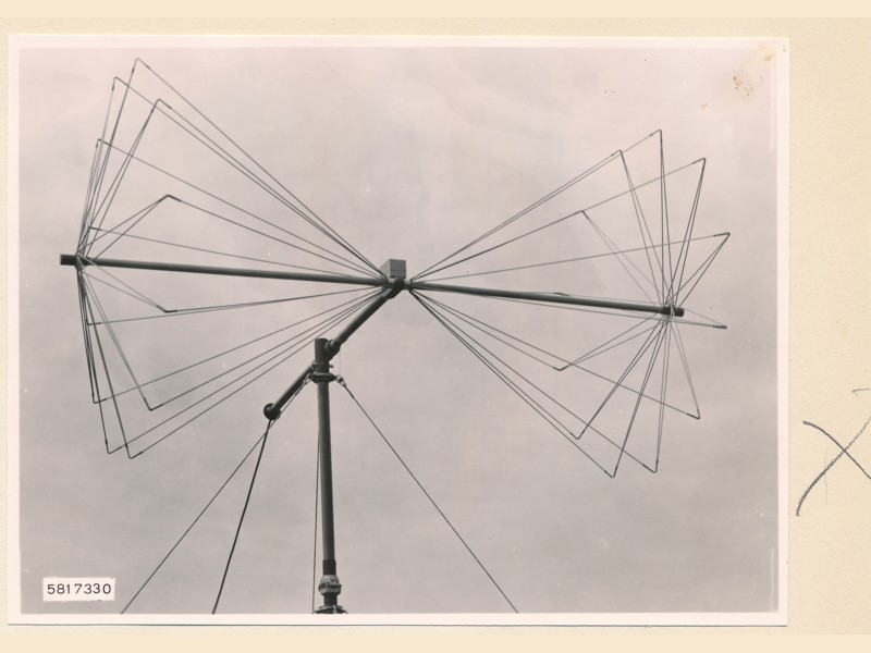 Feldstärkenmesser FSM: Antennenreuse, Foto 27. August 1958 (www.industriesalon.de CC BY-SA)
