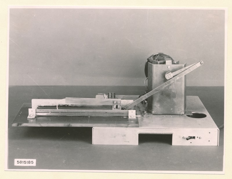 Fernschreibmaschine Flachbandkabel Versuch EG3, Bild 1, Foto 7. Juli 1958 (www.industriesalon.de CC BY-SA)
