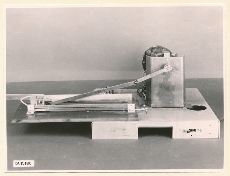 Fernschreibmaschine Flachbandkabel Versuch EG3, Bild 2, Foto 7. Juli 1958 (www.industriesalon.de CC BY-SA)