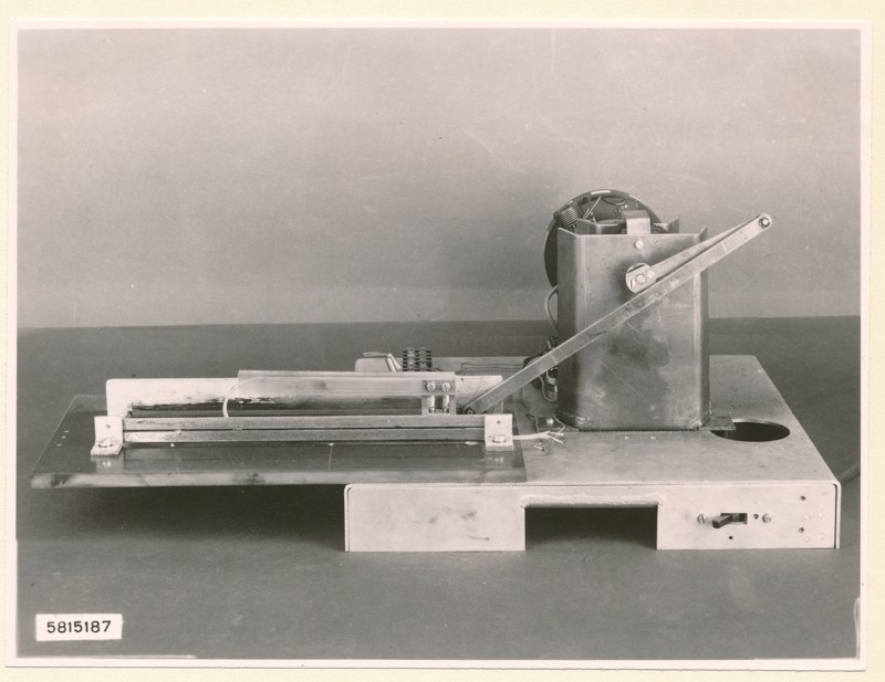 Fernschreibmaschine Flachbandkabel Versuch EG3, Bild 3, Foto 7. Juli 1958 (www.industriesalon.de CC BY-SA)