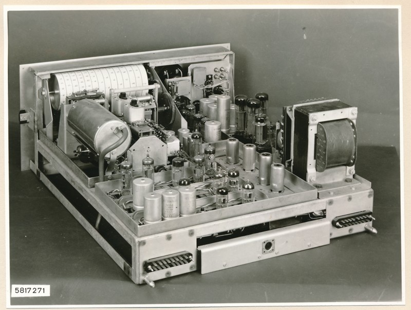 Fernseh - Meßgestell FMG1, Wobbel-Sinus-Generator, Rückseite, Foto 30. Juli 1958 (www.industriesalon.de CC BY-SA)