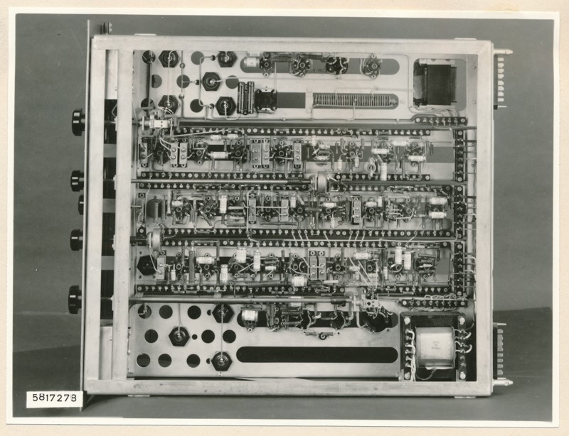 Fernseh - Meßgestell Mischstufe Zeilenwahleinrichtung ZWE1, unten, Foto 30. Juli 1958 (www.industriesalon.de CC BY-SA)