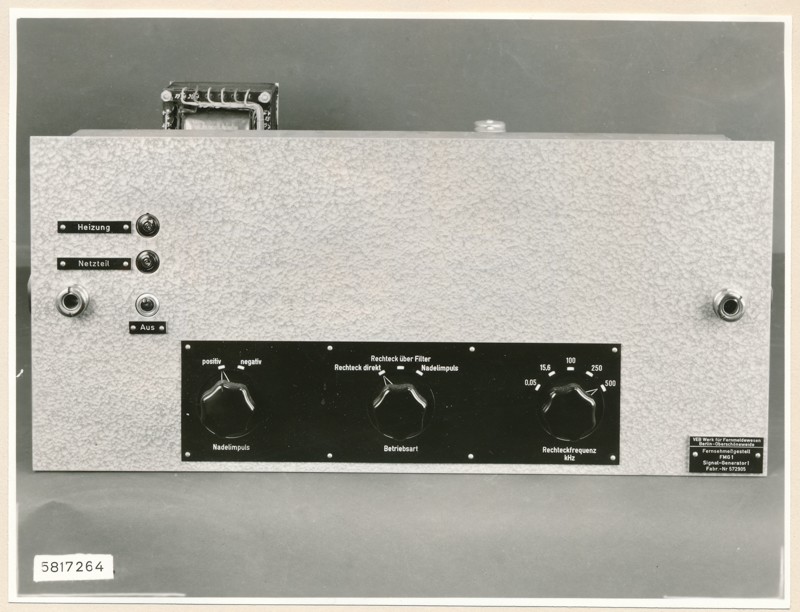 Fernseh - Meßgestell Signalgenerator 1, vorne, Foto 30. Juli 1958 (www.industriesalon.de CC BY-SA)