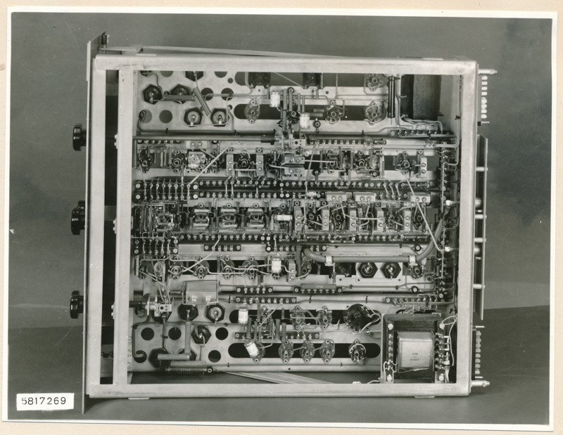 Fernseh - Meßgestell Signalgenerator 2, unten, Foto 30. Juli 1958 (www.industriesalon.de CC BY-SA)