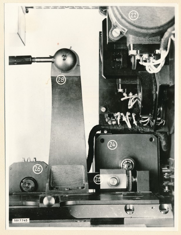 Fernseh-Studio-Kamera FSTK1, Fokussiermechanik mit Schubstange , Foto 4. Dezember 1958 (www.industriesalon.de CC BY-SA)