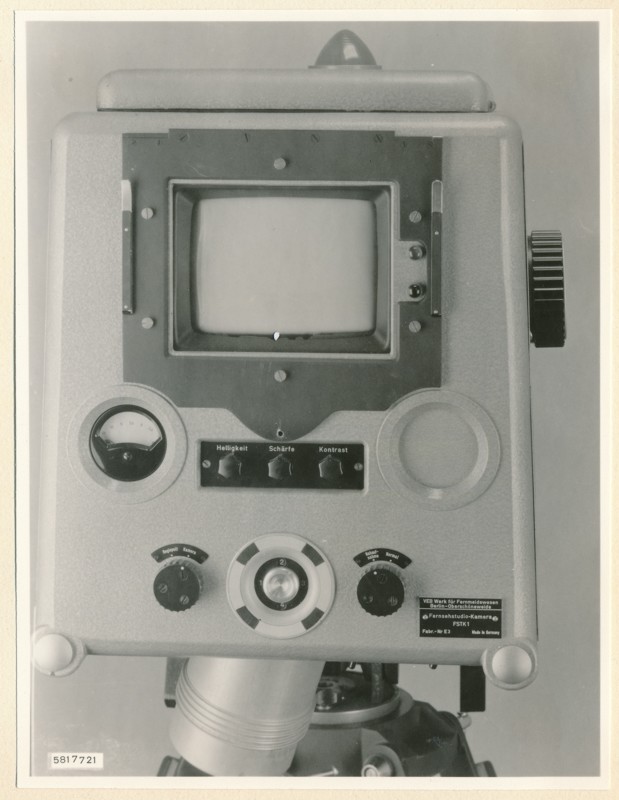 Fernseh-Studio-Kamera FSTK1 Frontalansicht, Einstellfeld ohne Tubus, Foto 4. Dezember 1958 (www.industriesalon.de CC BY-SA)