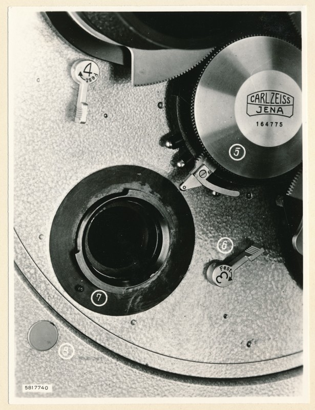 Fernseh-Studio-Kamera FSTK1, Frontalansicht Objektrevolver , Foto 4. Dezember 1958 (www.industriesalon.de CC BY-SA)